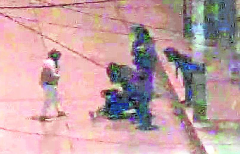 Ladrones dejan "calato" a peatón