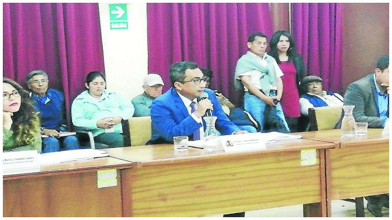 Regidor John López es salvado de vacancia por mayoría oficialista y alcalde  