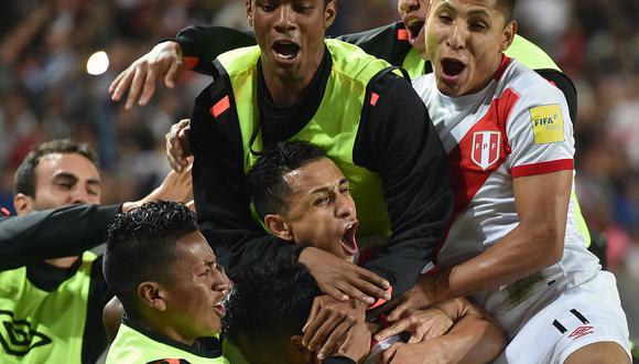 Perú venció 2-1 a Ecuador y sigue con vida en Eliminatorias