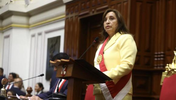 Dina Boluarte juró como presidente de la República tras la destitución de Pedro Castillo. Foto: Andina