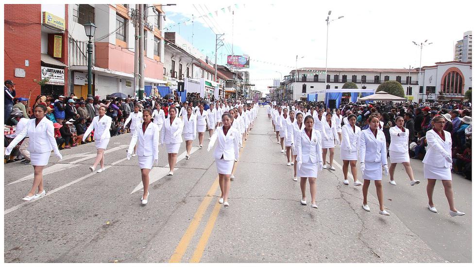 ​Alegorías, danzas y desfile por aniversario de universidad (FOTOS)
