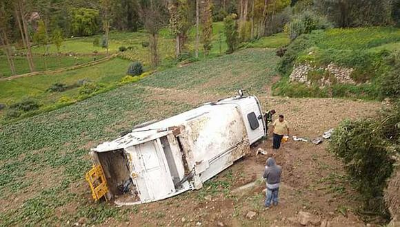 Tarma: Vuelca camión recolector con 15 toneladas de basura 