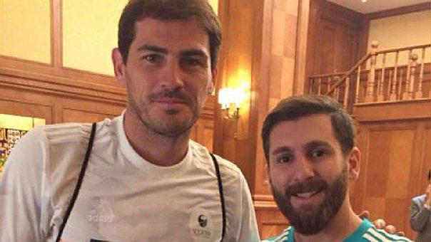 ​Iker Casillas conoció al doble de Lionel Messi y tuvo inesperada reacción