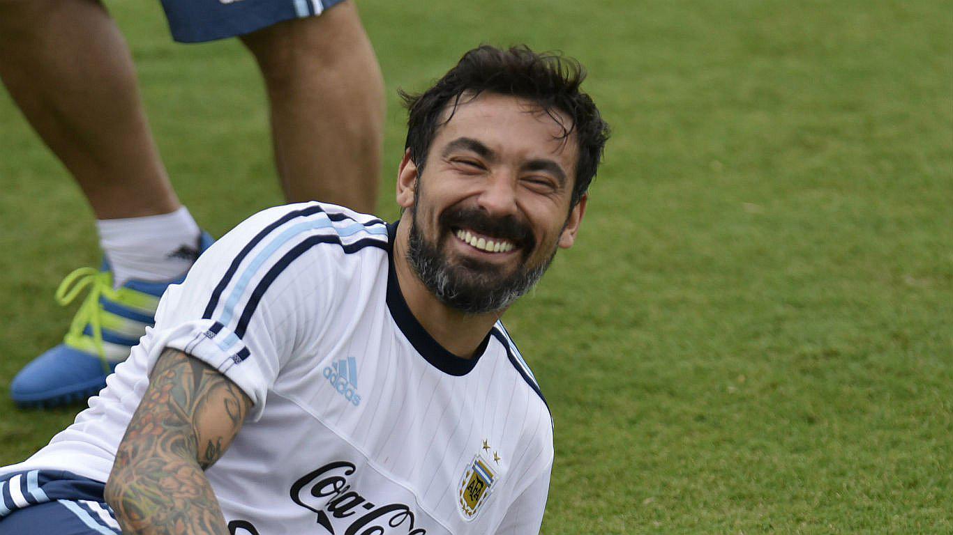Ezequiel Lavezzi denunciará a periodista que lo acusó de fumar marihuana
