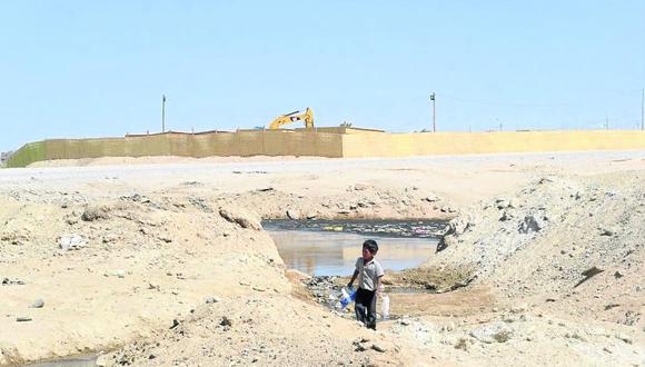 Niños en riesgo por desechos en lagunas de oxidación