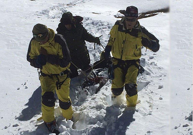 Rescatan con vida a un montañista tras estar 47 días perdido en el Himalaya