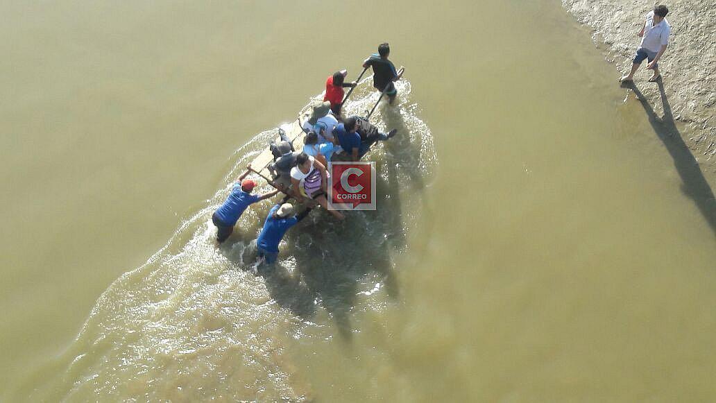Paro de agricultores: Pobladores exponen sus vidas al intentar cruzar el río (VIDEO)