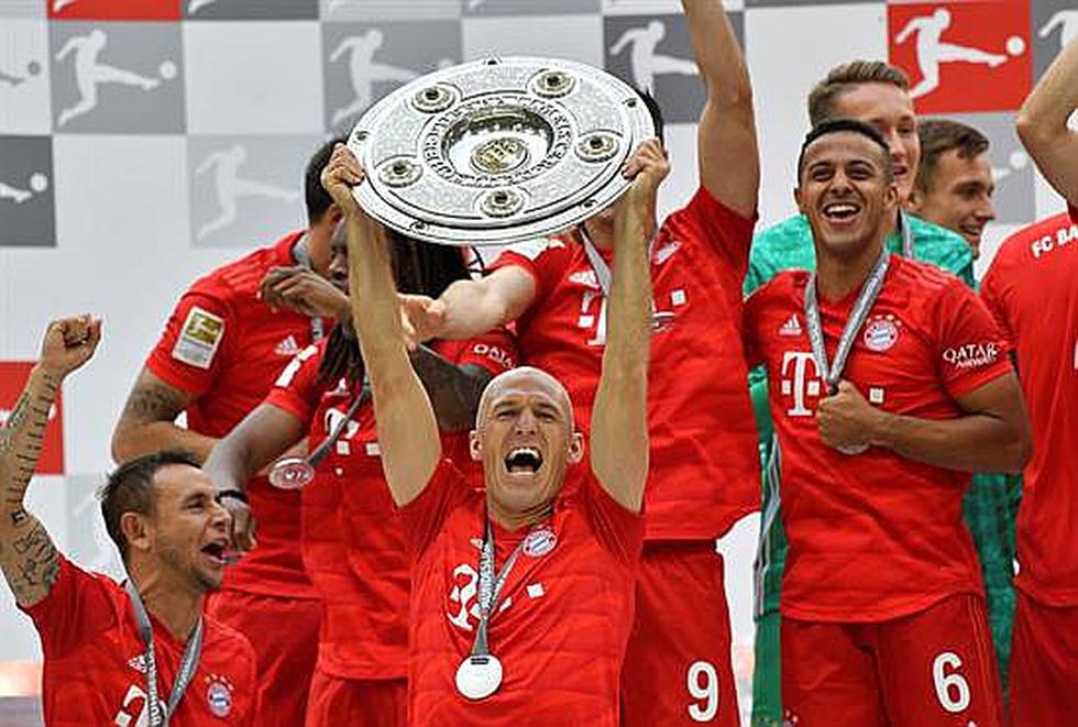 Bayern Múnich alzó sexta copa consecutiva y dos cracks se despidieron con goles (FOTOS Y VIDEO)
