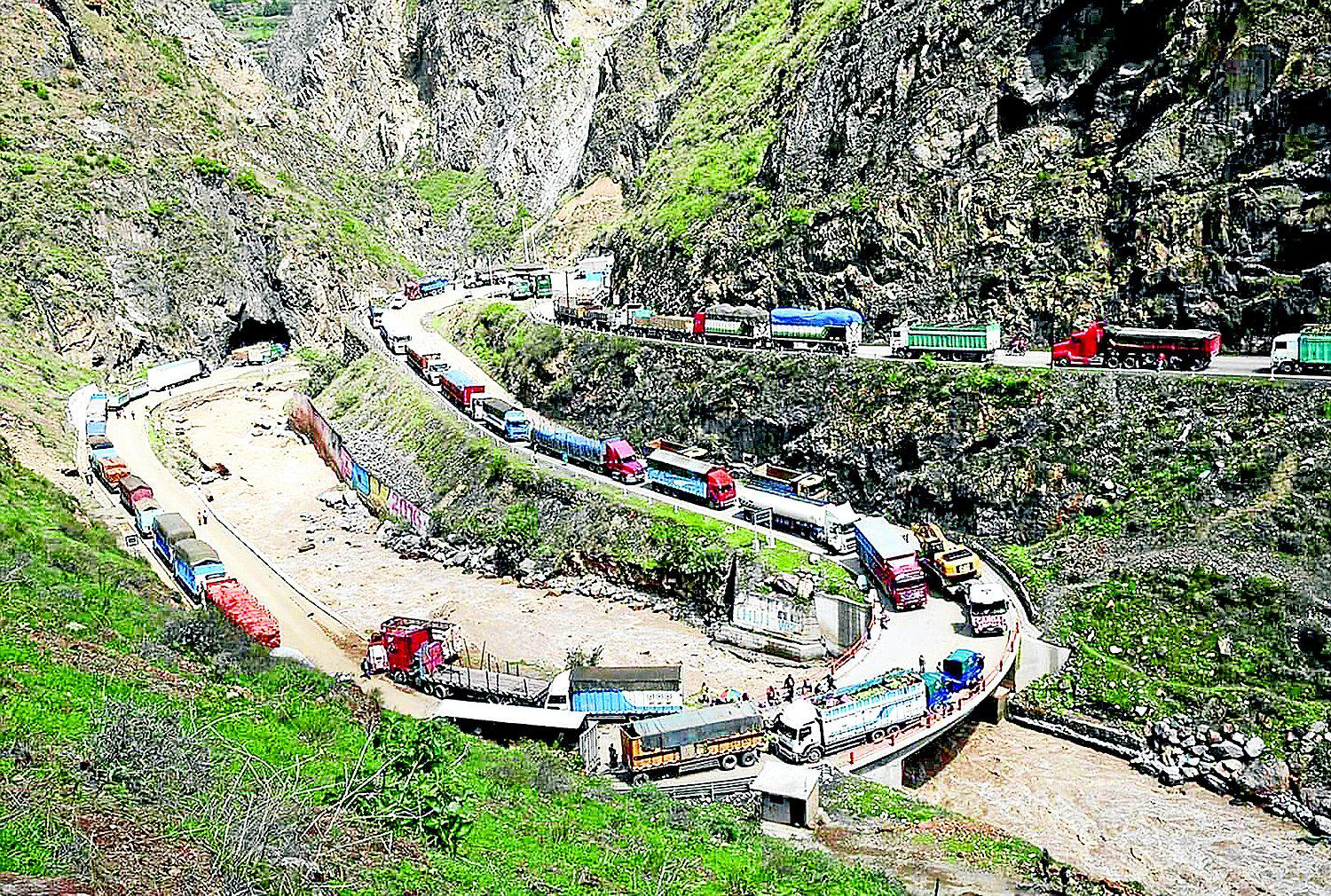 Situación de la Carretera Central empeora y solución demora