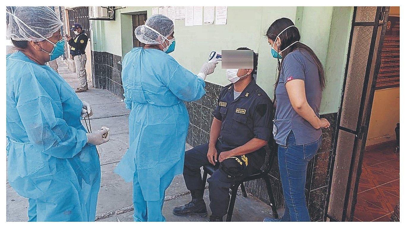 Joven policía fallece en 48 horas por COVID-19 en hospital Santa Rosa  