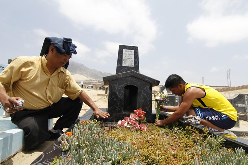 Celebran el Día de Todos los Santos en La Esperanza (Fotos)