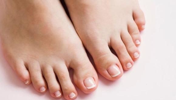 Te dejamos seis recomendaciones para que tus pies estén saludables (Foto: Freepik)