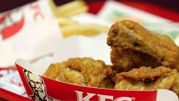 Madre quemó con una plancha a sus hijos porque se comieron su KFC
