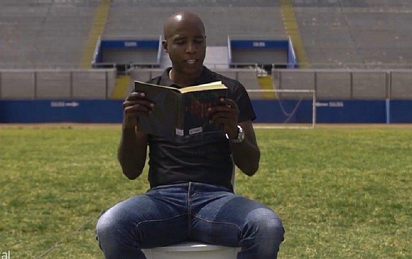 Facebook: 'Cuto' Guadalupe recitó poema en contra del racismo [VÍDEO]