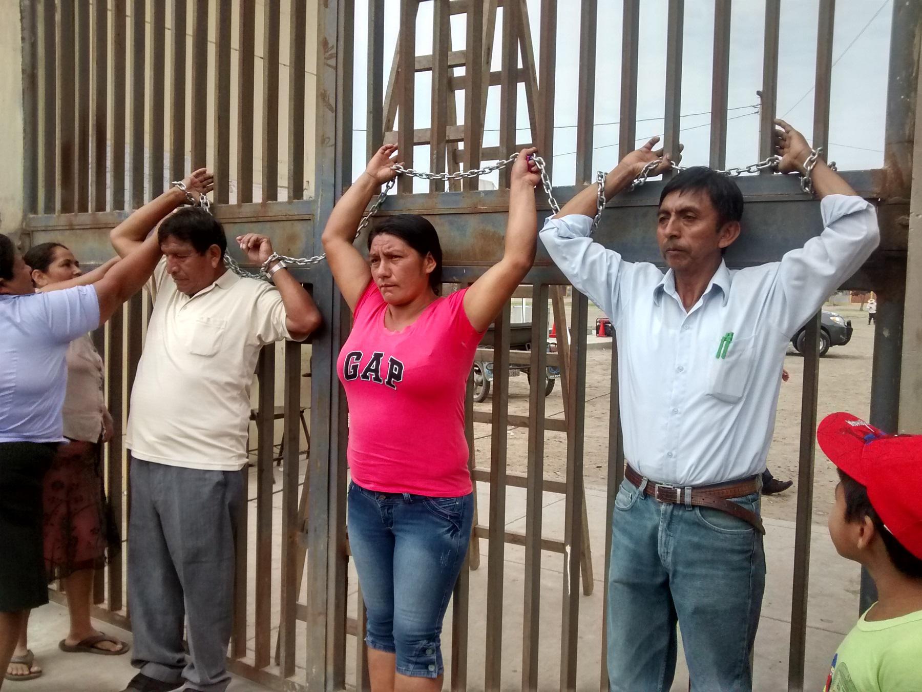Los padres de colegio Iturregui radicalizan protestas
