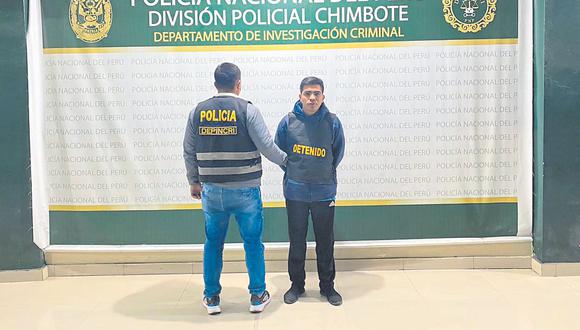 Yoel Amaru Vílchez Goicochea (30) fue detenido en su vivienda de Villa Los Jardines, en Chimbote, en presencia de sus padres. Tenía dos celulares y microchips con material prohibido.