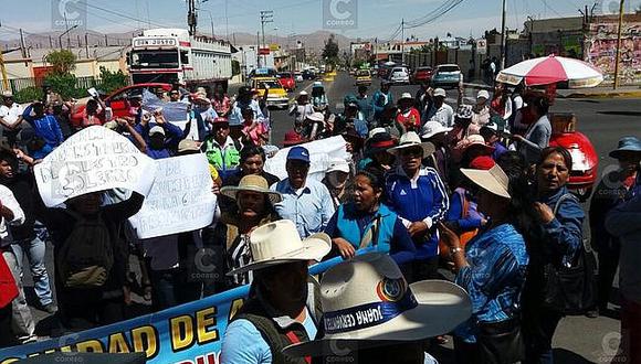 Protestas por retraso de obras en colegios Juana Cervantes y Honorio Delgado