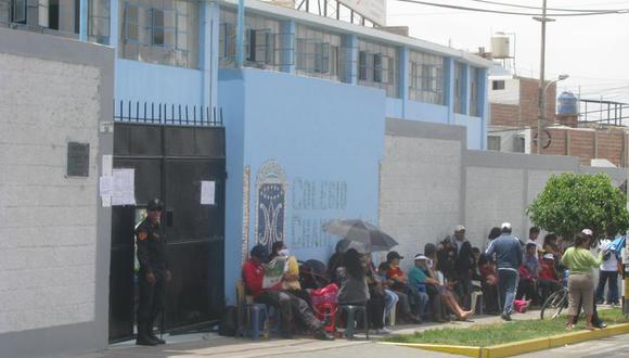 Tacna: Familias hacen colas para lograr cupo para sus hijos