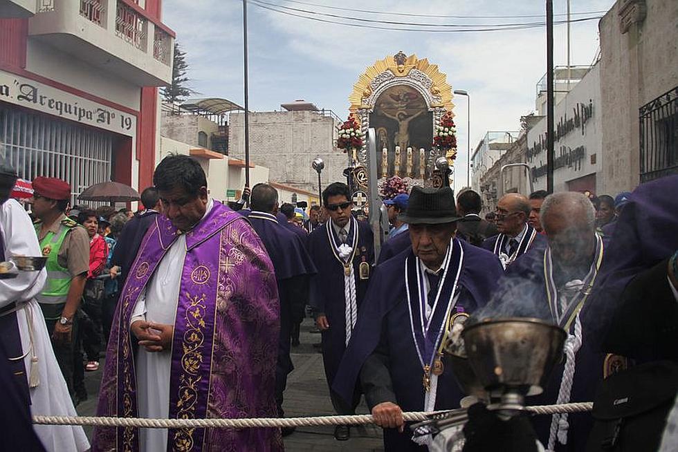 Señor de los Milagros derramó bendiciones en multitudinaria procesión (FOTOS)