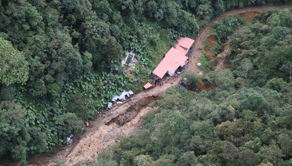 Al caer la tarde del miércoles, los trabajadores fueron sorprendidos por la crecida súbita de un arroyo en el municipio de Abriaquí, en el departamento de Antioquia. (Foto: Twitter @anibalgaviria)