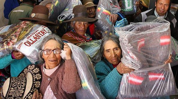 Cusco: Niños y ancianos reciben abrigo en Espinar