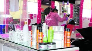 Salones de belleza de centro comercial en Huancayo usaban productos vencidos y sin registro
