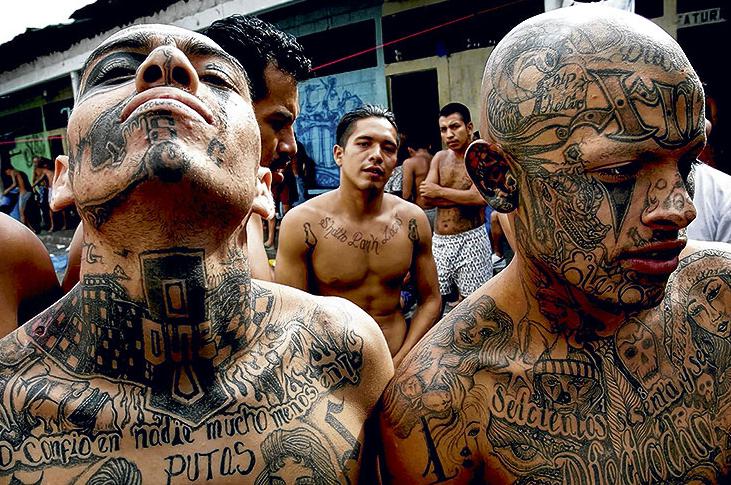 El Salvador: Condenan a 222 años de cárcel a líder de pandilla Barrio 18 