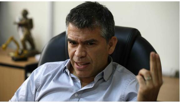 ​Julio Guzmán denuncia fraude y jura que hay "buitres" esperando recoger sus votos