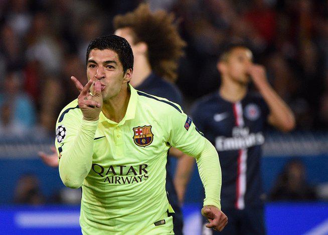 Luis Suárez celebra su gol número 300 como profesional