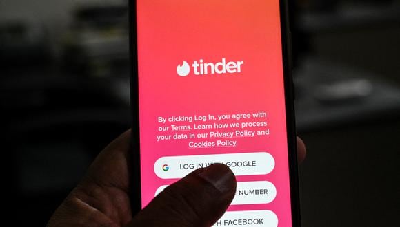 La app de citas Tinder lanzó una nueva función para hacer Match con las personas. (Foto: Aamir QURESHI / AFP)