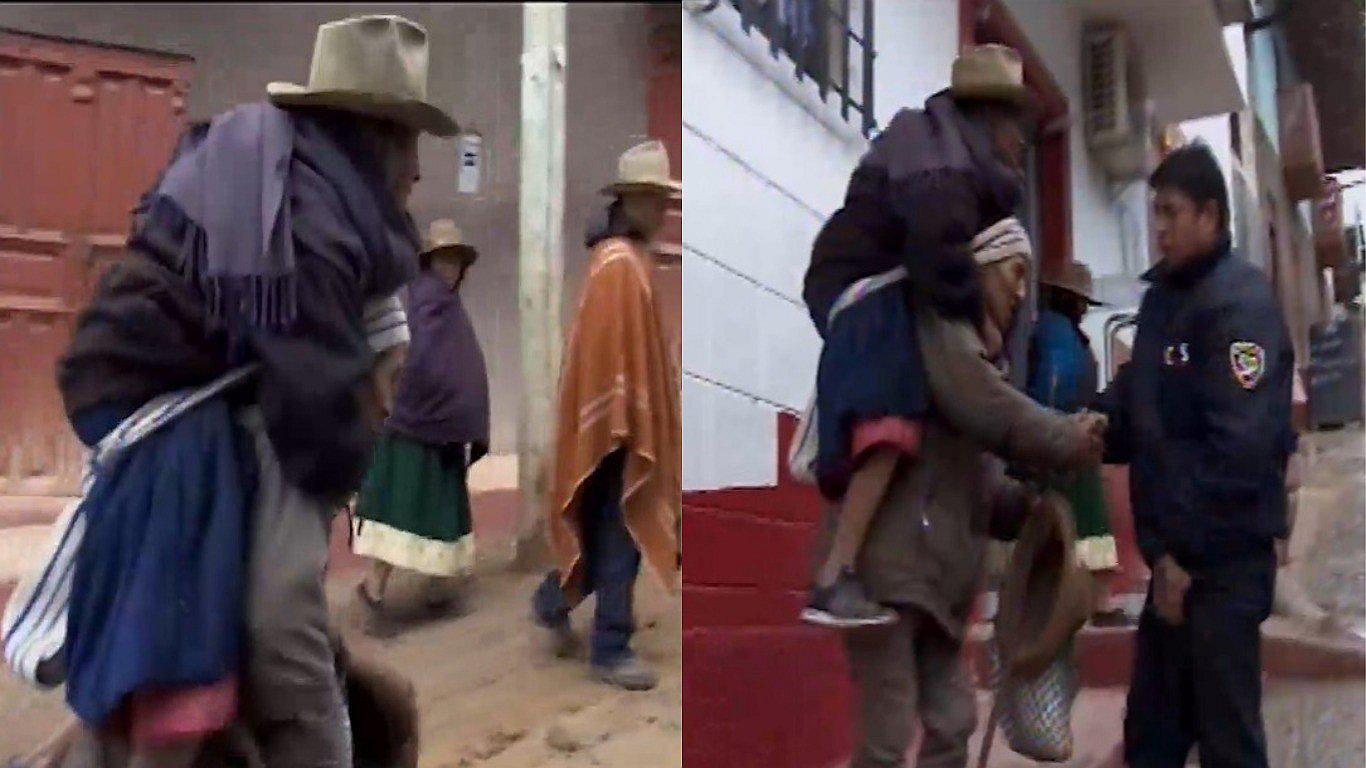 Anciano que cargó a su esposa recibe carta poder para cobrar Pensión 65 sin ella