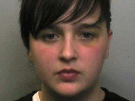 Lesbiana celosa apuñala a pareja luego de revisar su celular