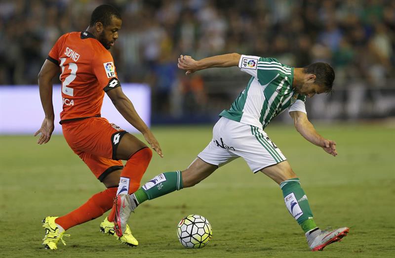 Betis con Juan Vargas cayó 2-1 ante el Depor