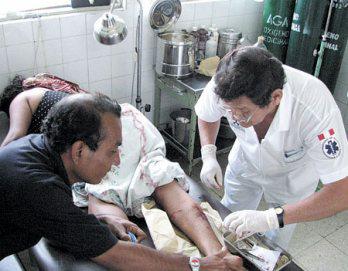 Pasajera se fractura las piernas en un accidente