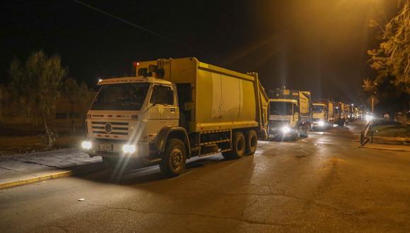 Tras despejar la vía, aprovecharon la madrugada para descargar la basura, pero no pudieron retornar| Foto: MPA