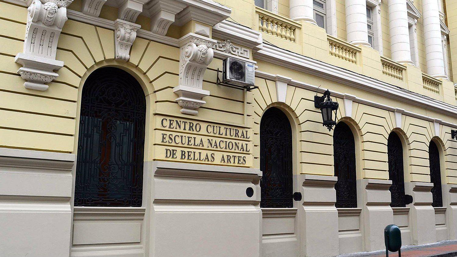 Profesores de Bellas Artes presentan exposición por el centenario de la escuela 