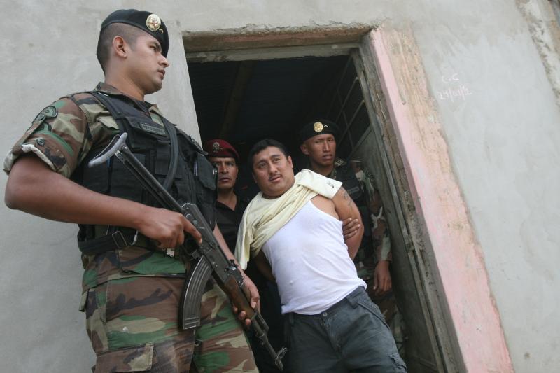 Hieren con verduguillo a sucesor de "Paco" en penal