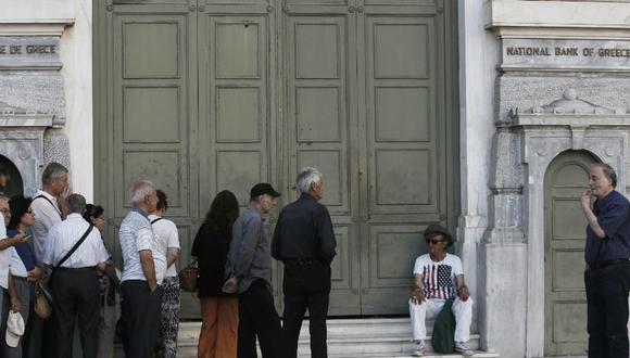 Grecia pagó parte de su deuda y reabre sus bancos