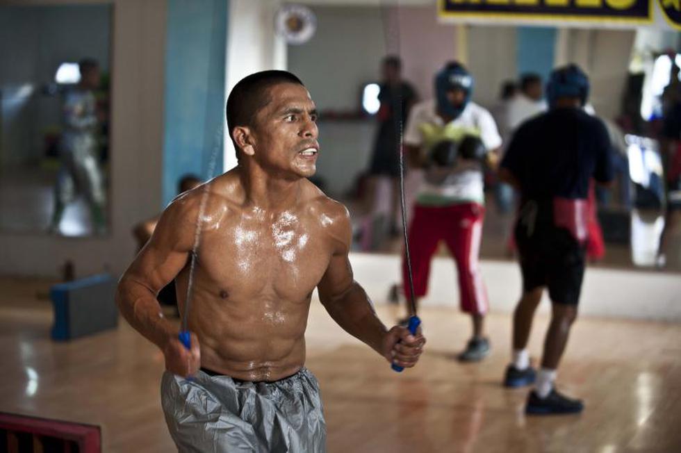 Boxeador Alberto Rossel el más grande de los chiquitos