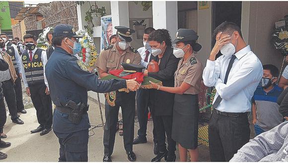 Piura: Agentes policiales le rinden sentido homenaje a fallecido brigadier PNP