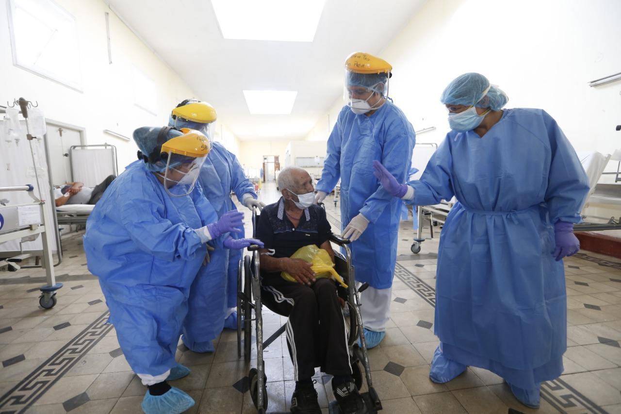 Anciano de 90 años que se había contagiado de coronavirus fue dado de alta. Foto: Minsa