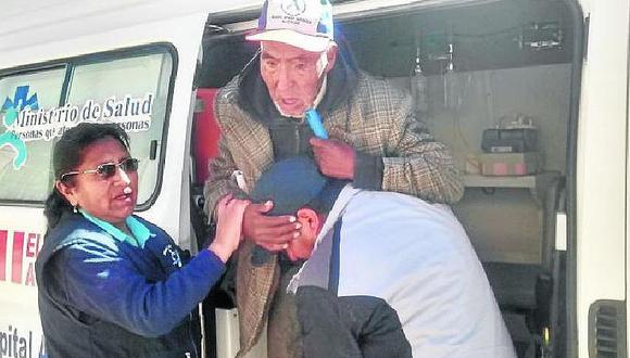 Lampa:  personal del hospital Antonio Barrionuevo brinda ayuda a anciano 