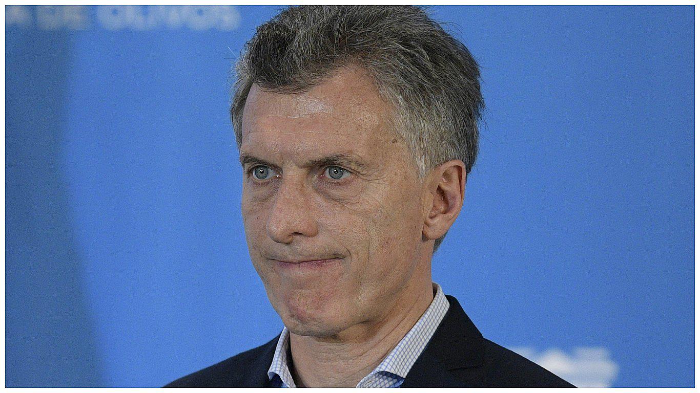 Mauricio Macri: Presidente argentino sale ileso a lanzamiento de piedras contra su vehículo