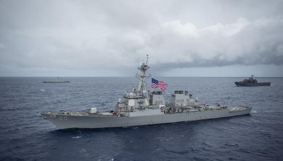 El destructor de la Marina de los EE. UU. USS Benfold estuvo involucrado en una colisión menor con un remolcador japonés en 18 de noviembre de 2017 durante un ejercicio programado, según la Séptima Flota de la Marina de los EE. UU. (Foto de Benjamin A. Lewis / Marina de los EE. UU. / AFP)