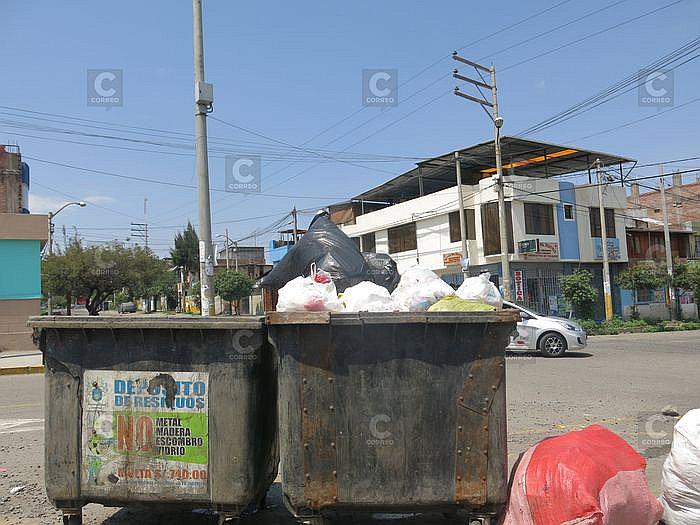 Los contenedores de basura son un riesgo para la salud