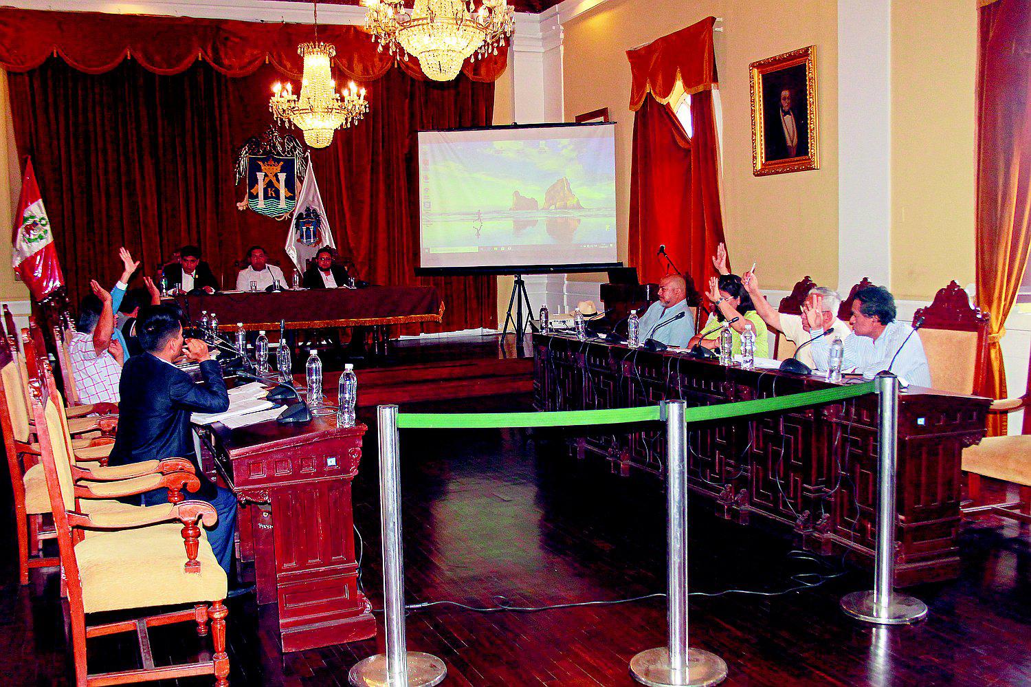 Regidores a favor de implementar recaudo electrónico en buses