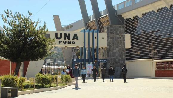 La Universidad Nacional del Altiplano está siendo cuestionada por postulantes y padres de familia.