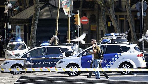Atentado en Barcelona: alertan que el hombre que conducía furgoneta sigue huido 