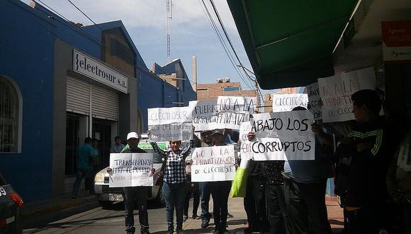 Tacna: Protestan contra Electrosur ante denuncias de corrupción
