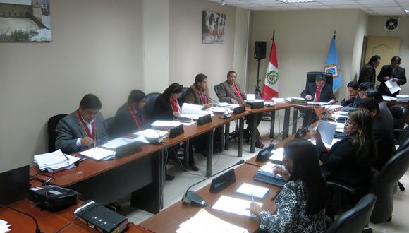 Once autoridades conforman el Consejo Regional de Huancavelica.